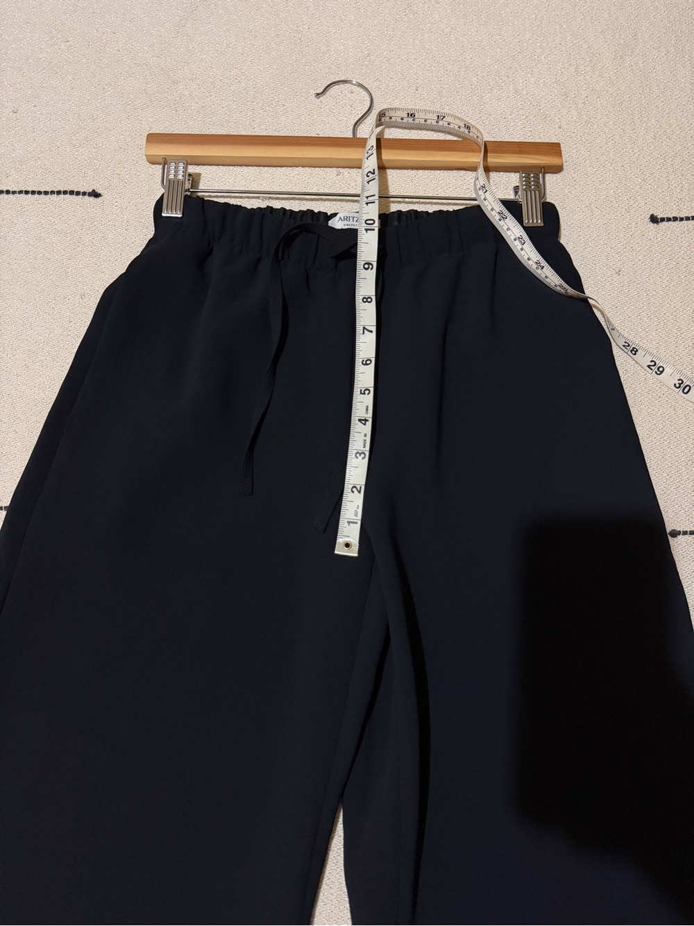 Aritzia The Lodge Pant Crepette (short inseam) - Picture 5 of 11